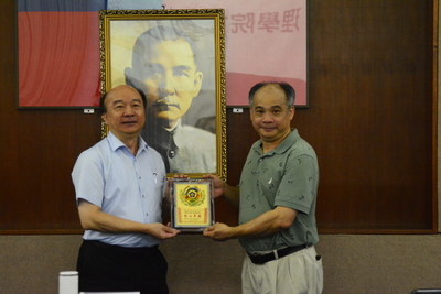 Group photo of award winners 1